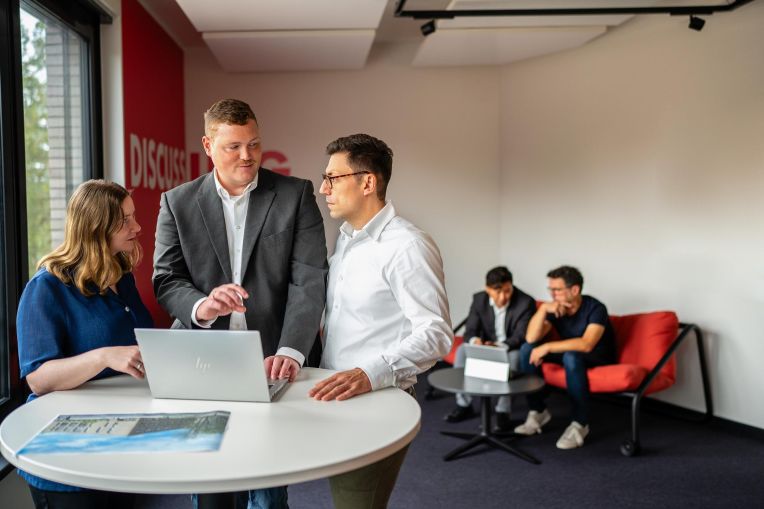 Das AKQUINET-Team steht für Qualität und sicheren Betrieb